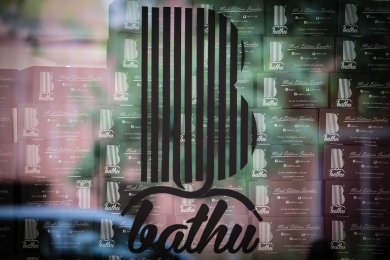 Bathu shoes logo on window.