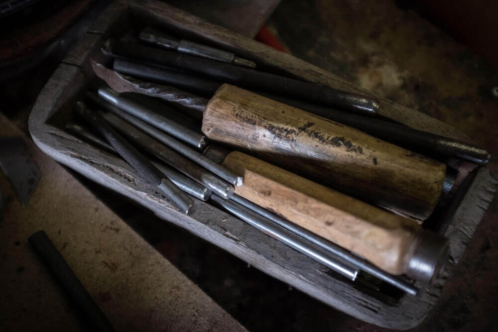 The wooden tool box.